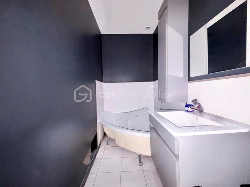 Immeuble - 111 m² - 8 pièces