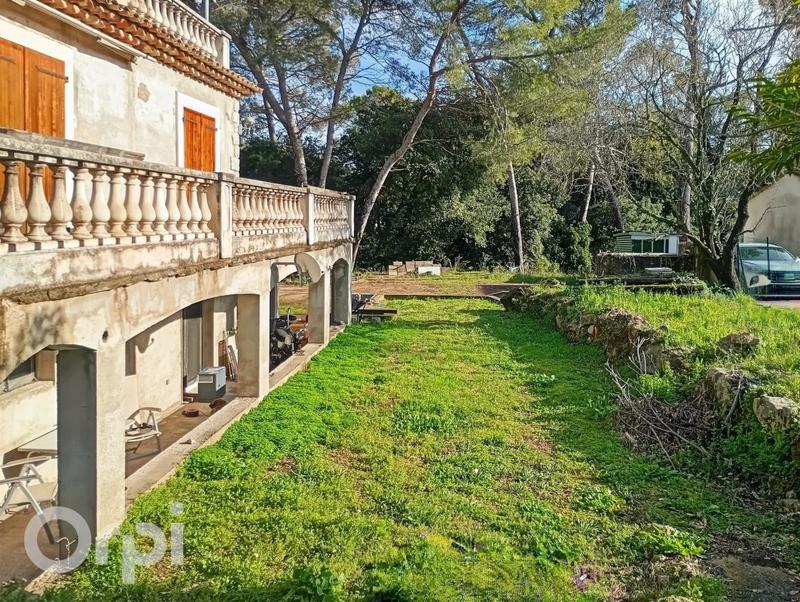 Maison - 247 m² - 9 pièces