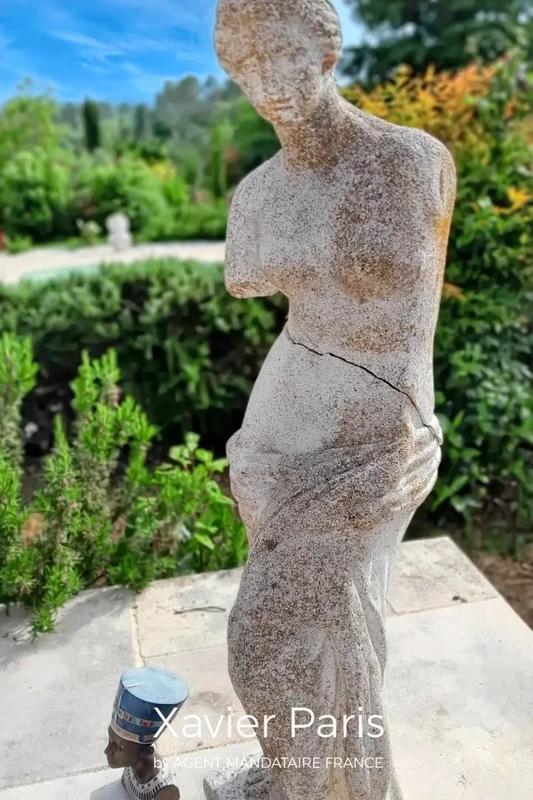 Maison - 228 m² - 7 pièces