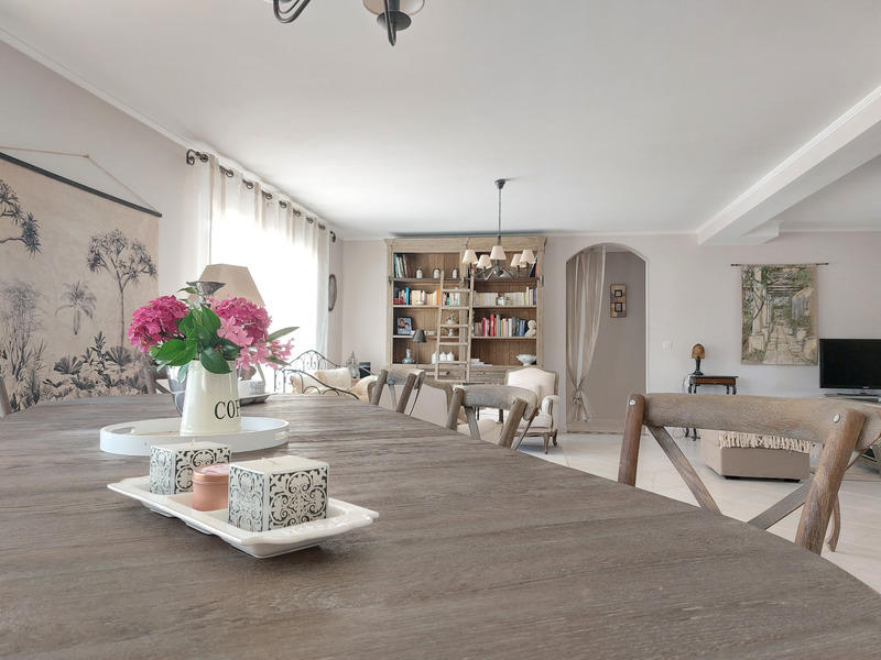 Villa - 219 m² - 6 pièces