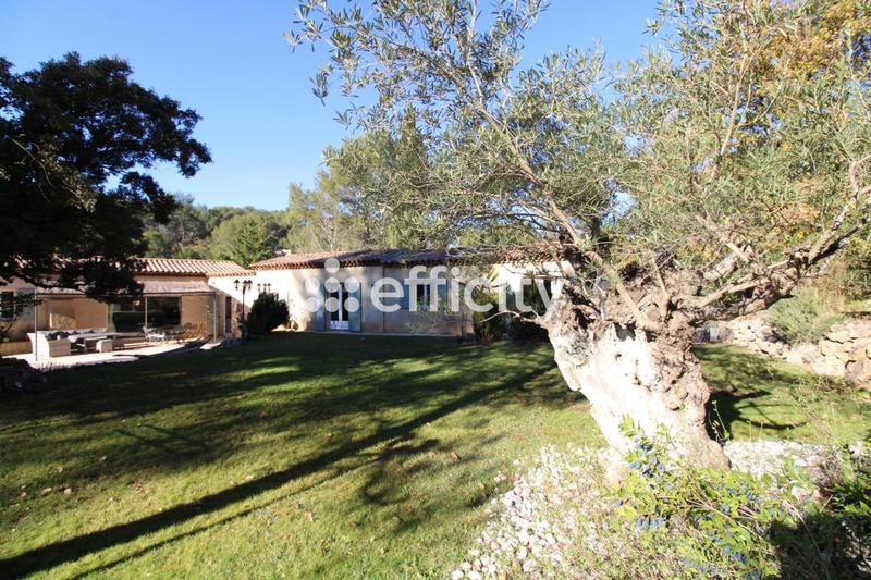 Maison - 238 m² - 8 pièces