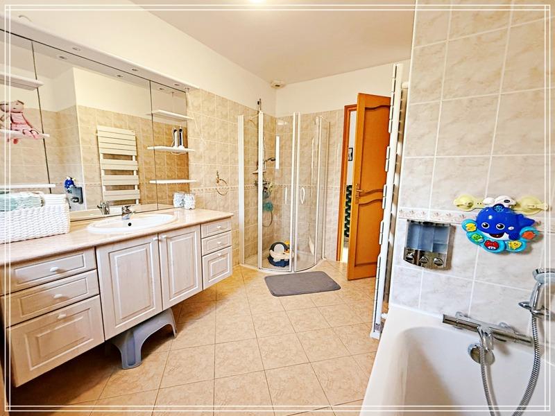 Maison - 220 m² - 7 pièces