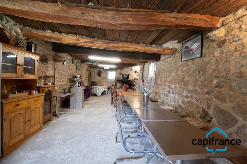 Propriété - 621 m² - 12 pièces