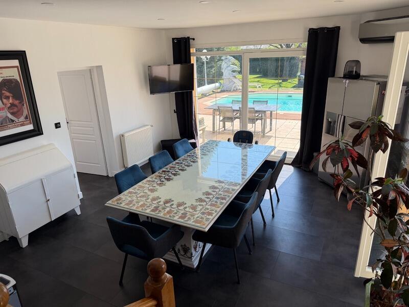 Maison - 180 m² - 5 pièces