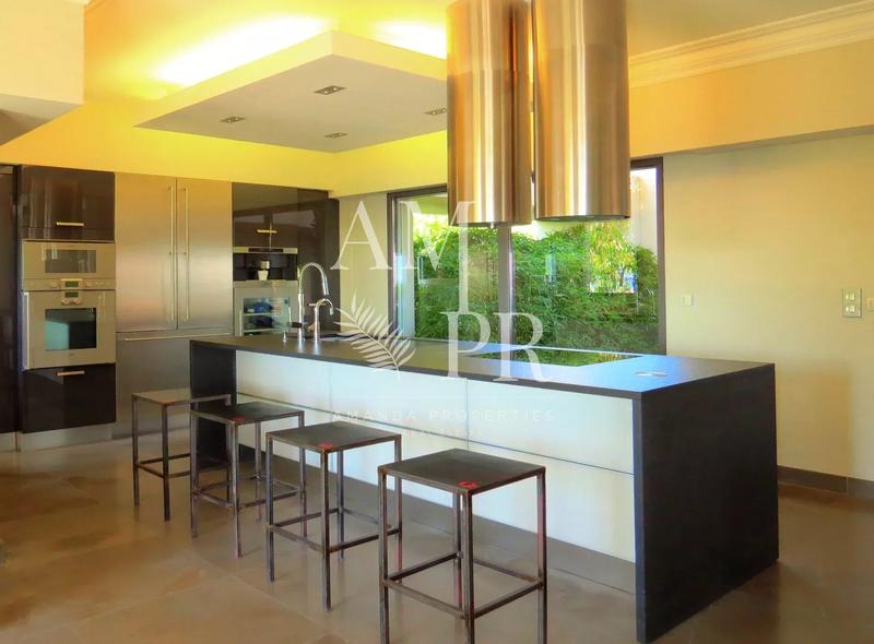 Villa - 315 m² - 8 pièces