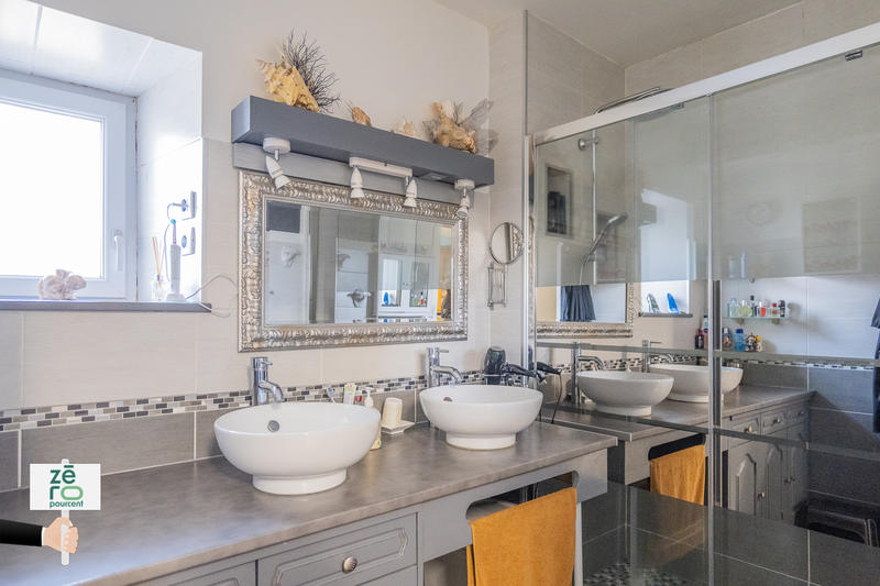 Maison - 219 m² - 6 pièces