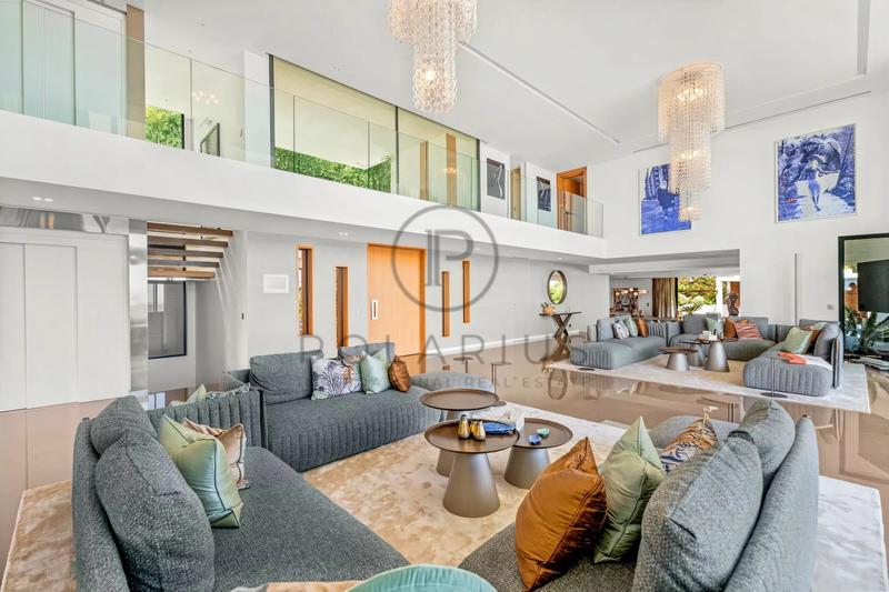 Villa - 1 400 m² - 15 pièces