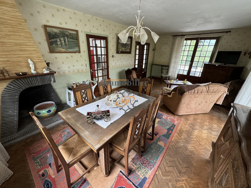 Maison - 257 m² - 12 pièces