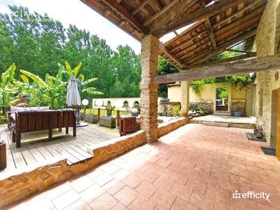 Maison - 530 m² - 18 pièces