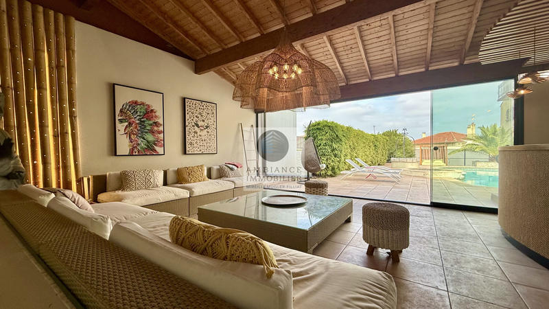 Maison - 284 m² - 8 pièces