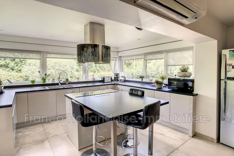 Maison - 324 m² - 10 pièces