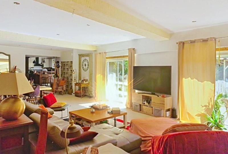 Maison - 467 m² - 13 pièces