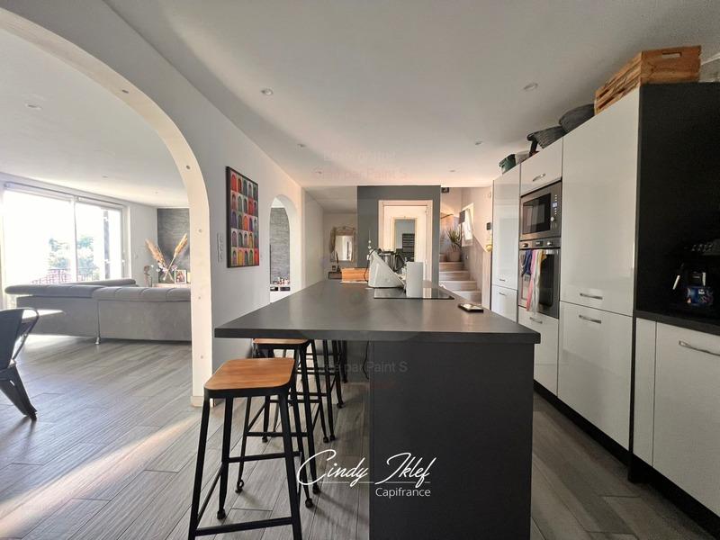 Maison - 230 m² - 6 pièces