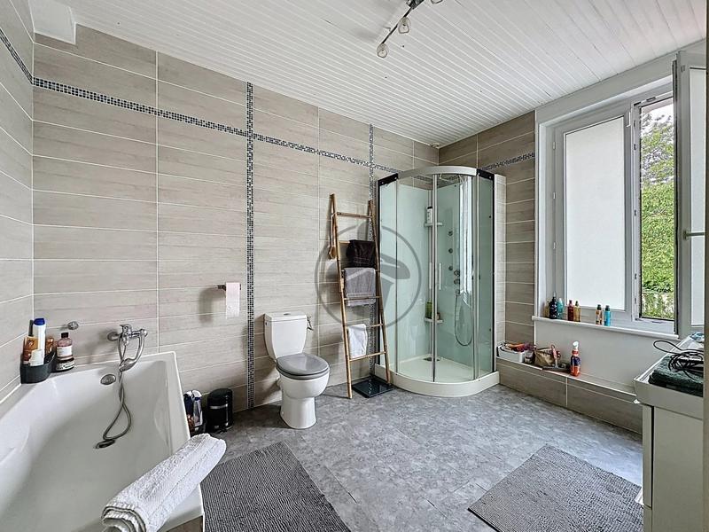 Maison - 162 m² - 8 pièces