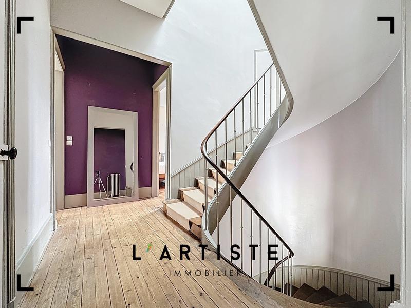 Maison - 353 m² - 11 pièces