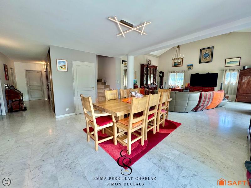 Villa - 200 m² - 7 pièces