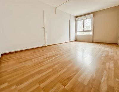 Appartement - 90 m² - 5 pièces