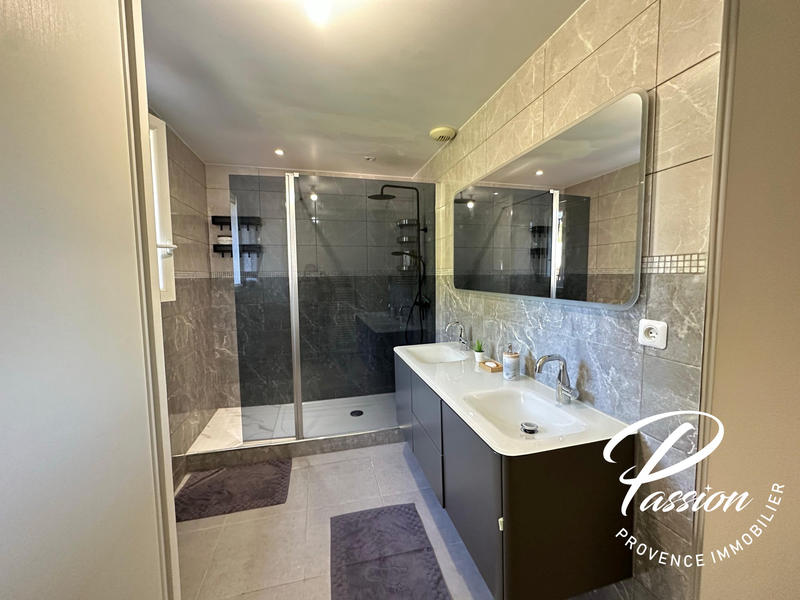 Maison contemporaine - 242 m² - 7 pièces