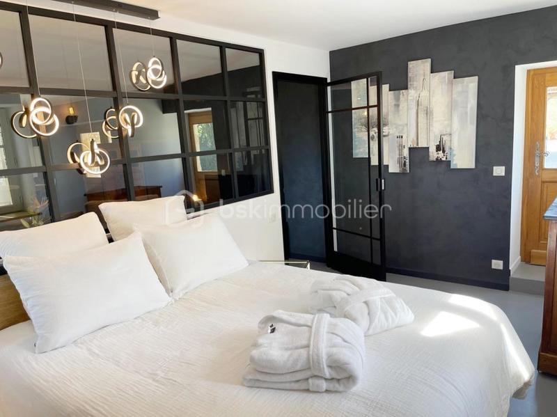 Propriété - 361 m² - 11 pièces