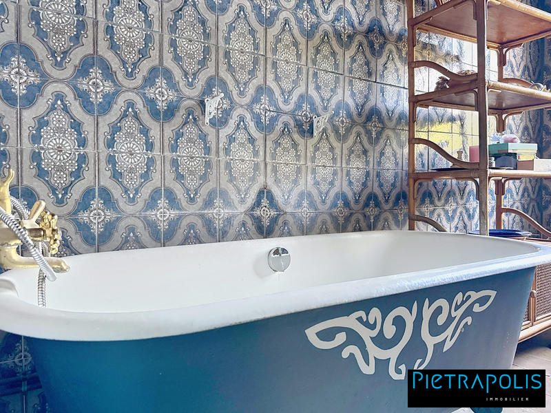 Maison - 269 m² - 7 pièces