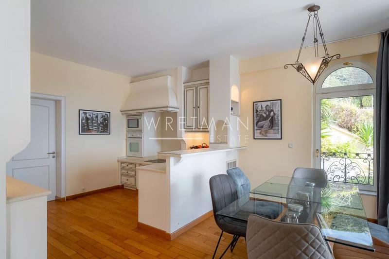 Villa - 300 m² - 6 pièces