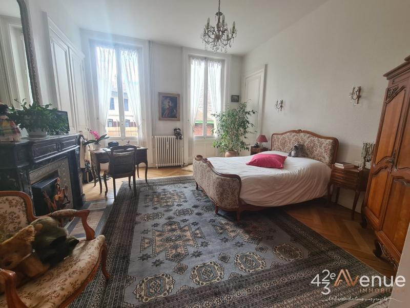 Appartement - 205 m² - 6 pièces