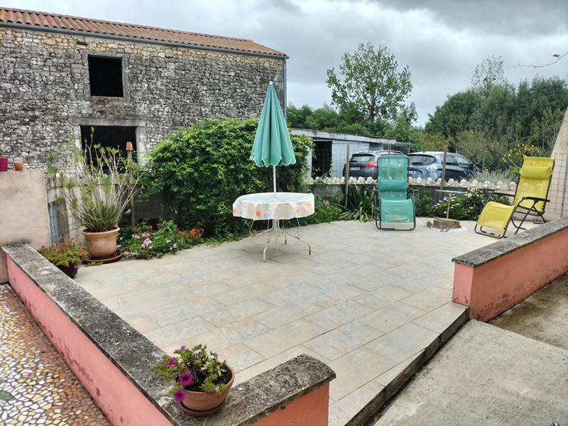 Maison - 215 m² - 9 pièces