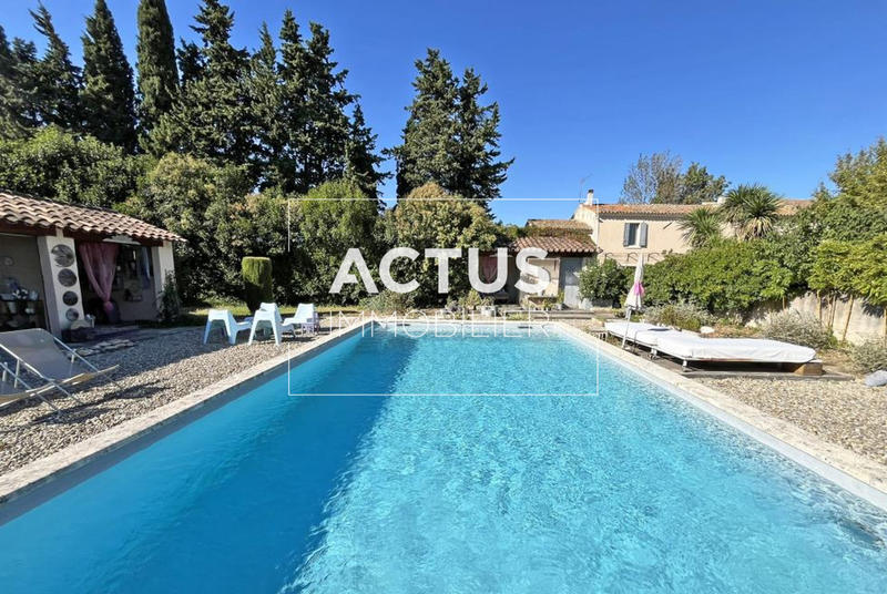 Maison - 220 m² - 7 pièces