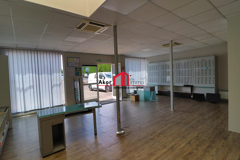 Local commercial - 115 m² - 4 pièces