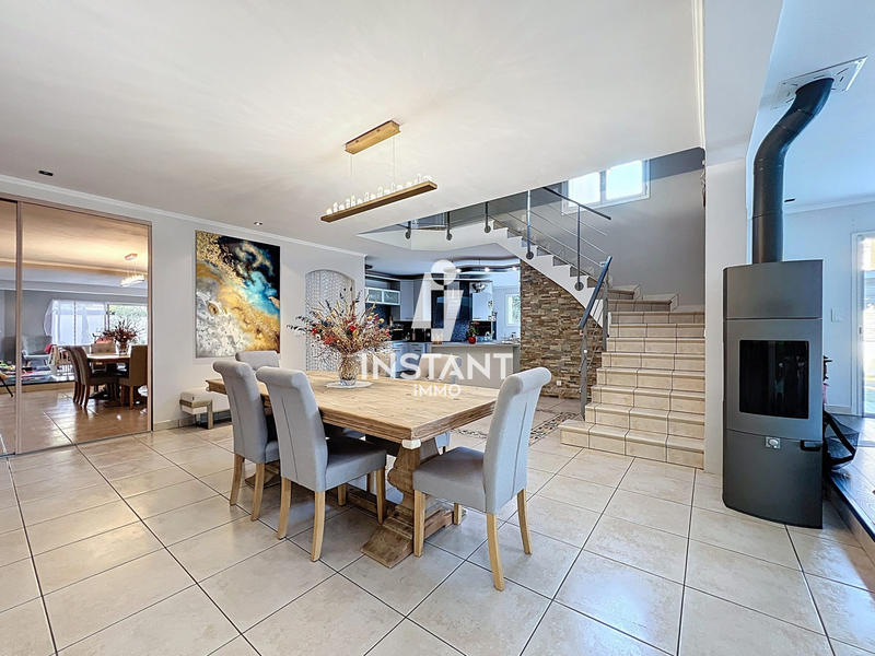 Villa - 238 m² - 9 pièces