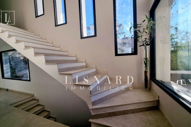 Maison - 200 m² - 6 pièces