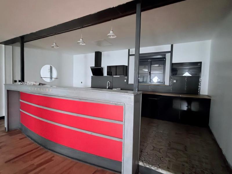 Maison - 205 m² - 6 pièces