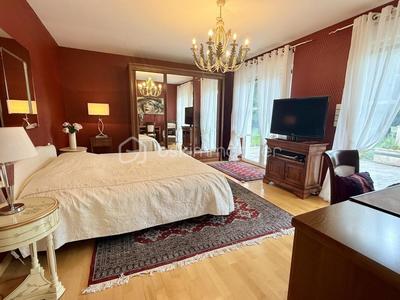 Propriété - 353 m² - 10 pièces