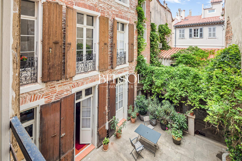 Maison - 300 m² - 8 pièces