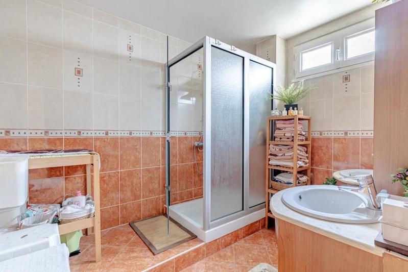 Maison - 230 m² - 9 pièces