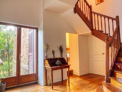 Maison - 216 m² - 9 pièces