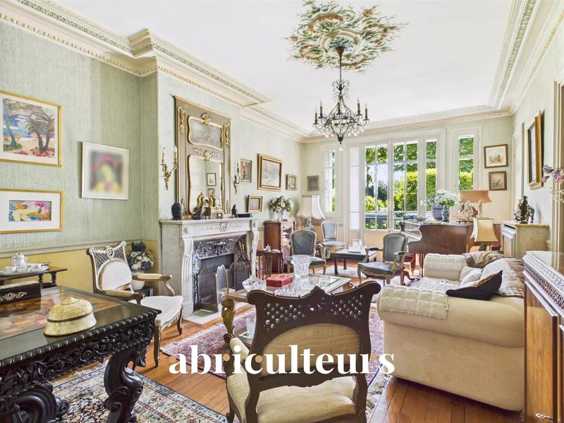 Appartement - 165 m² - 6 pièces