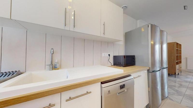 Chambre - 12 m² - 6 pièces