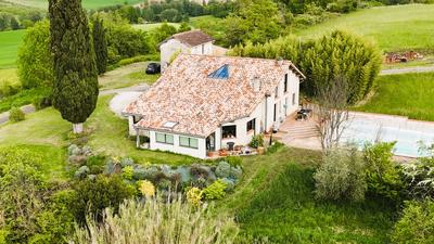 Maison - 220 m² - 10 pièces