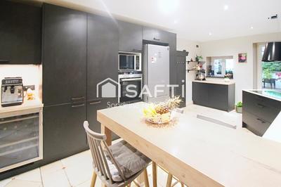 Maison - 284 m² - 10 pièces