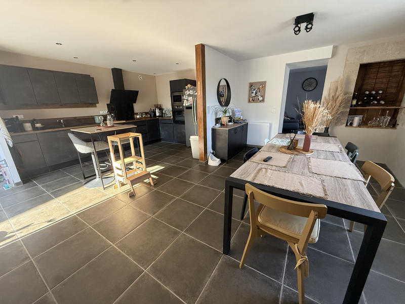 Maison - 211 m² - 7 pièces