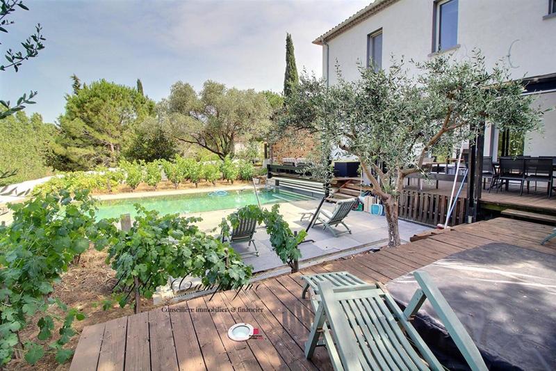 Demeure - 305 m² - 11 pièces