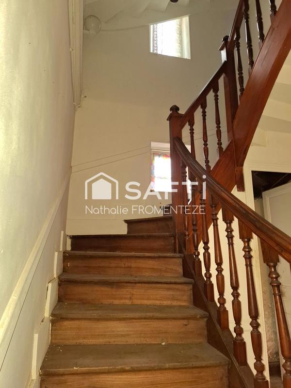 Maison - 235 m² - 8 pièces