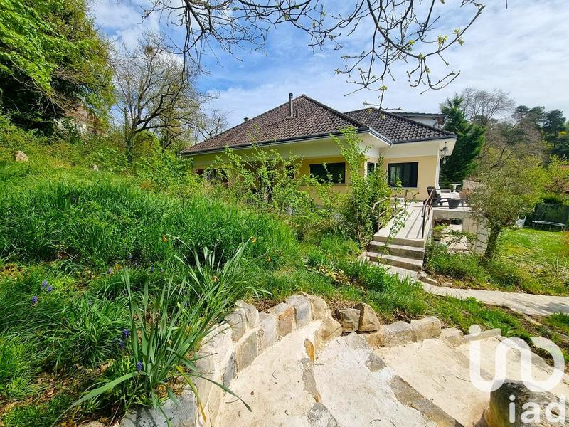 Maison - 275 m² - 10 pièces