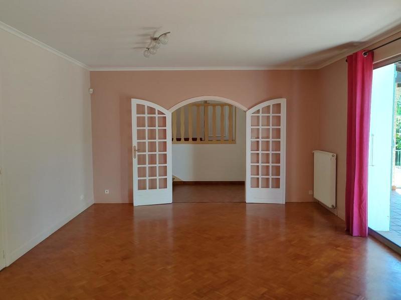 Maison - 247 m² - 9 pièces