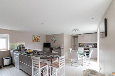 Maison - 222 m² - 7 pièces