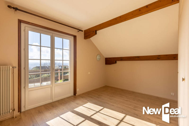 Maison - 230 m² - 7 pièces