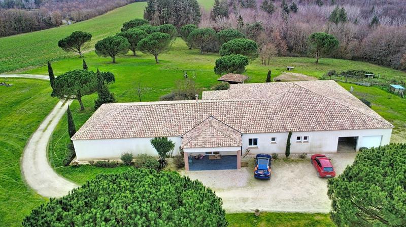 Maison - 325 m² - 8 pièces