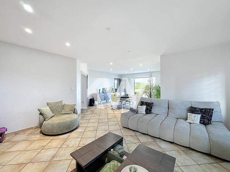 Maison - 220 m² - 8 pièces