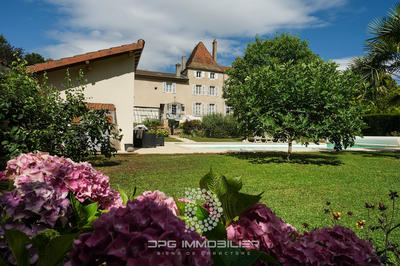 Propriété - 445 m² - 24 pièces